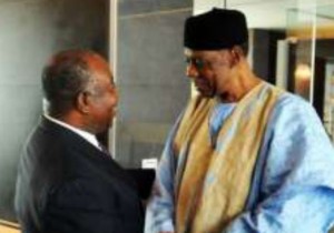 Gabon: Veille de tirage au sort de la CAN 2017, Issa Hayatou reçu en audience au palais présidentiel
