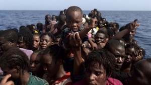 Libye:  25 corps sans vie de migrants  retrouvés  sur un canot