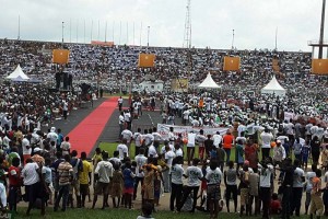 Côte d'Ivoire: Bouaké, les cours interrompus à  cause de la campagne du «Oui», le stade plein comme un œuf