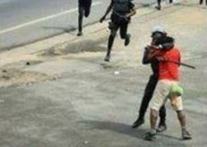 Côte d'ivoire: Vidéo choc de la Marche du front du refus contre la constitution, le militant avait «frappé» un policier