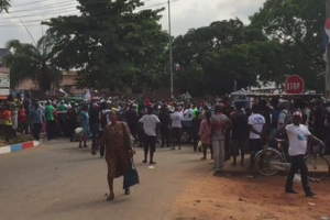 Ghana: Accrochages entre des jeunes NPP-NDC devant le domicile d'Akufo-Addo à  Accra
