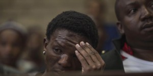 Afrique du Sud: Les  deux fermiers racistes  maintenus en détention