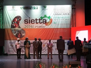 Côte d'Ivoire: SIETTA 2016, Duncan invite les opérateurs économiques à  investir dans la transformation du cajou et encourage les banques à  s'intéresser à  la filière