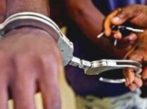 Côte d'Ivoire: Yamoussoukro, bilan de l'affrontement «armé» entre policiers et jeunes, commissariat et véhicules saccagés,  prisonniers libérés