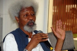 Nigeria-USA:  Wole Soyinka déchire sa carte verte pour le bercail