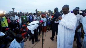 Gambie: Fraîchement élu président, Adama Barrow appelle les gambiens au travail et dit attendre la réaction officielle de Jammeh