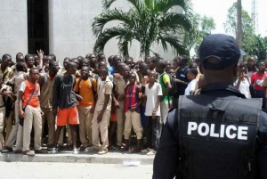 Côte d'Ivoire: Attaques répétées au Lycée Moderne de Vavoua, un élève poignardé, un policier séquestré