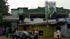 Côte d'Ivoire: Législatives à  Adjamé, un candidat indépendant utilise le siège de la radio communale comme QG de campagne