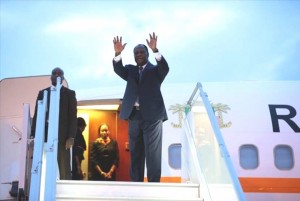 Côte d'Ivoire: Ouattara quitte Abidjan pour le sommet de la Cedeao à  Abuja