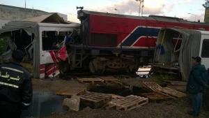 Tunisie: Collision entre un bus et un train près de Tunis, cinq morts et 35 blessés