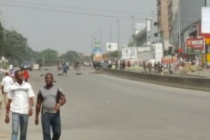 Côte d'Ivoire: ADO rentre, Donwahi confiant à  Bouaké et avant les conclusions du conseil des ministres les mutins verrouillent l'accès Cocody-Bingerville