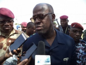 Côte d'Ivoire: Le ministre de la défense «retenu» par les mutins à  Bouaké, puis libéré