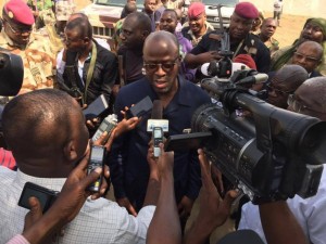 Côte d'Ivoire: Donwahi a regagné Abidjan tard dans la nuit, Ouattara a jusqu'au vendredi pour donner une réponse aux soldats mutins