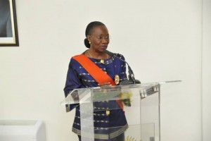 Côte d'Ivoire : La Grande Chancelière décore 100 personnalités dans un climat de grogne sociale et sensibilise sur la nouvelle constitution