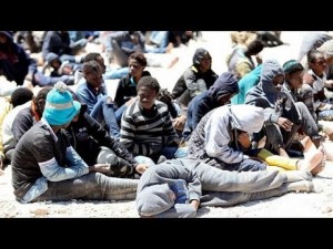 Libye: 700 migrants en route pour l'Europe interceptés près de Sabratha