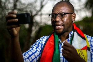 Zimbabwe: La justice maintient le pasteur Evan Mawarire en prison