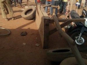 Côte d'Ivoire: Abobo, affrontements à  la machette entre deux clans rivaux à  «derrière rails», au moins 6 blessés graves