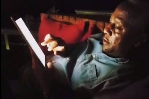 Ghana: Après présidence, Mahama en détente, chante pour sa bien-aimée