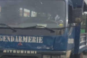 Côte d'Ivoire: Un «commando» lourdement armé attaque la gendarmerie de Bingerville, des blessés et le  véhicule de commandement emporté