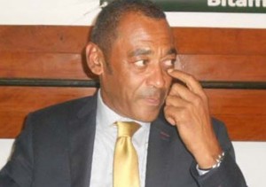 Gabon: Pour tenter de faire sauter son inéligibilité de 5 ans, Eyogo Edzang dit oui au dialogue national d'Ali Bongo