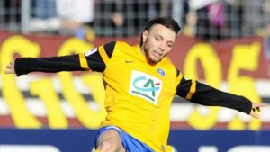 Algérie: Le footballeur  Youcef Touati s'est tué lundi dans un accident impliquant  l'artiste Jenifer