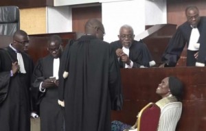 Côte d'Ivoire: Assises du Plateau, les avocats commis d'office soutiennent que Simone Gbagbo «se porte comme un charme»