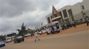 Côte d'Ivoire:  Rapt de Novotel, le juge énervé contre l'avocat de l'Etat de Côte d'Ivoire pour ses questions «tendancieuses»