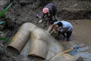 Egypte: Une statue de Ramsès II retrouvée dans un bidonville  du Caire