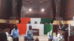 Côte d'Ivoire: Les trois avocats  commis d'office pour la défense de Simone Gbagbo claquent la porte et exigent la reprise du procès