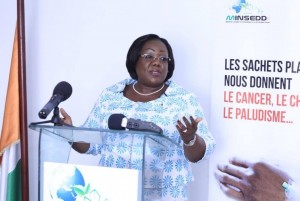 Côte d'Ivoire: Anne Désirée Ouloto en «guerre» contre les sachets plastiques, plusieurs packs saisis et de nombreuse interpellations