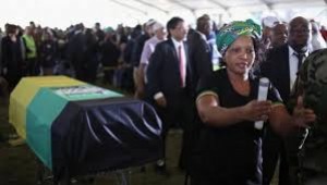 Afrique du Sud: Les funérailles  du héros anti apartheid Ahmed Kathrada en l'absence de Zuma