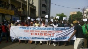 Mali:  Des centaines d'enseignants en colère dans les rues pour exiger un statut autonome, trois blessés au moins