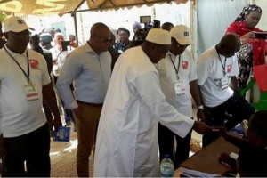 Gambie: Législatives, fermeture des bureaux de vote, place au décompte des billes