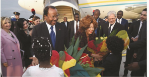Cameroun: Le couple présidentiel regagne Yaoundé et va passer le weekend pascal dans son village