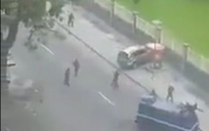 Côte d'Ivoire: Un employé de la BAD filme les soldats repoussant les forces de l'ordre au Plateau