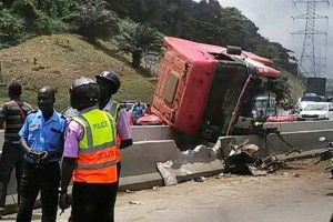 Côte d'Ivoire: Un gros camion se renverse, embouteillage monstre sur l'axe Yopougon-Adjamé