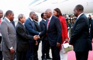 Angola: Dos santos  de retour au pays après des rumeurs sur son décès