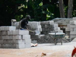 Cameroun: Lassé de ne pas trouver d'emploi, il crée sa fabrique de parpaings et devient rapidement multimillionnaire