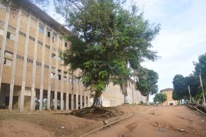 Côte d'Ivoire: Sassandra, excédé par le manque d'entretien des logements au lycée de la ville par enseignants et éducateurs, le proviseur menace