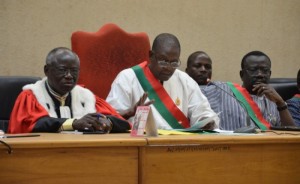 Burkina Faso: Le procès du gouvernement Compaoré suspendu en attendant la correction des textes jugés contraires à  la constitution