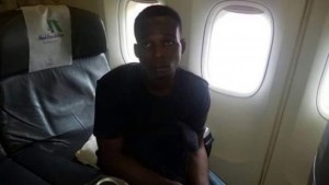 Nigeria:  Un adolescent survit caché  dans le train d'atterrissage d'un avion pendant 12 H