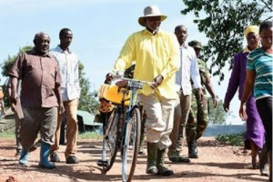 Ouganda: Trois opposants  mis aux arrêts  pour avoir organisé les funérailles de Museveni