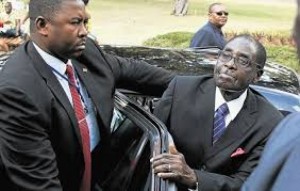 Zimbabwe:  Mugabe retourne au Singapour pour des soins médicaux