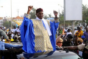 Sénégal: Retard dans la distribution des cartes électeurs, Wade appelle les populations à  descendre dans la rue