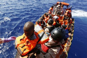 Libye: Au moins 278 migrants en route pour l' Europe ramenés sur terre