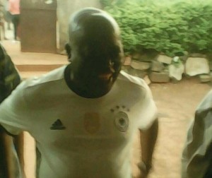 Cameroun:  A 65 ans, un sexagénaire  défie les jeunes et obtient son baccalauréat