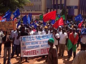 Burkina Faso: Manifestation à  Ouagadougou contre des «licenciements abusifs»