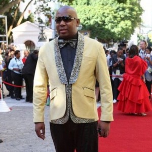 Afrique du Sud: Une vidéo montre le ministre de l' éducation battre une femme  dans une boîte de nuit