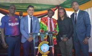 Zimbabwe: Deux légendes du Barça aux côtés de  Mugabe dans le Sud