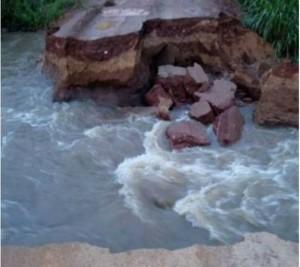 Côte d'Ivoire: Après San Pedro, un autre pont reliant un pays frontalier à  l'ouest s'écroule sous le poids des eaux